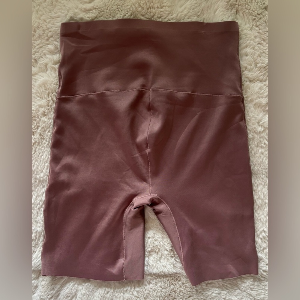 Juicy Couture Body Shaping Scuba High Mauve Purple Shorts Size: Large - Picture 4 of 5